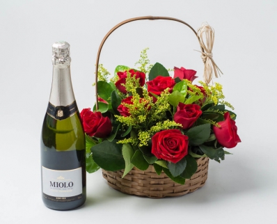 Cesta tradicional com 9 Rosas Vermelhas e Espumante