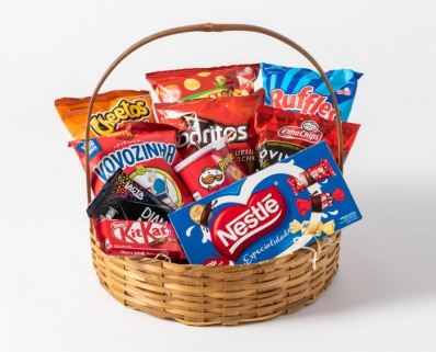 Cesta de Chocolates e Guloseimas e flor de kalandiva 