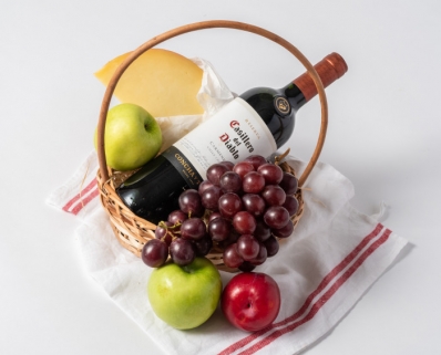 Cesta de Frutas, Queijo e Vinho Tinto