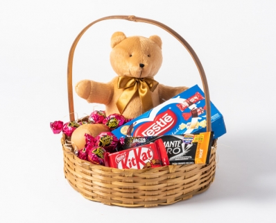 Cesta de Chocolate e Pelúcia com flor de kalandiva