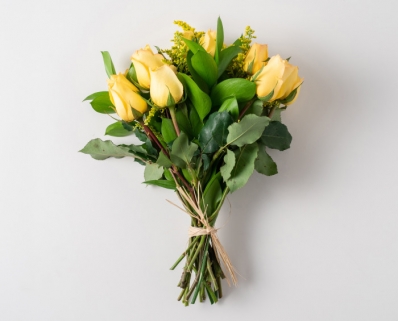 Buquê de 15 Rosas Amarelas