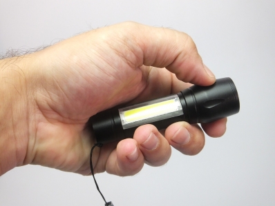 Lanterna Recarregável Led Usb Pequena Com Caixinha Impermeavel 