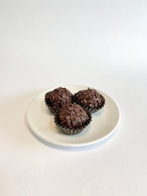 Brigadeiro Preto com granulê meio amargo