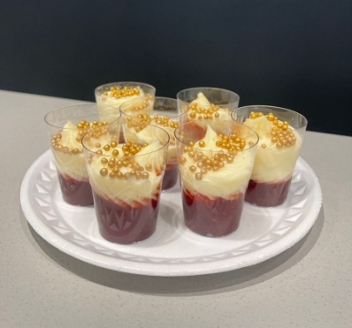 Mini Sobremesa Geleia de morango com 4 leites