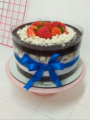 Bolo Presente Morango com Chocolate