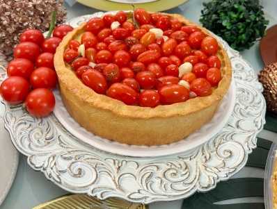 Quiche de Peito de Peru Defumado com alho poró e tomate Confit 
