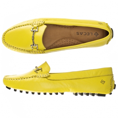 Mocassim Feminino Couro Detalhe Metal Solado Borracha Blogueira Tendencia