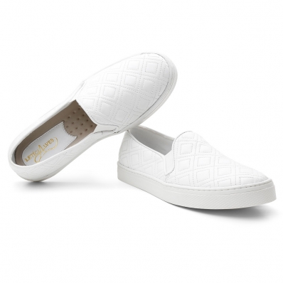 Slip On de Couro Feminino Texturizado Calce Facil Elastico Solado Borracha