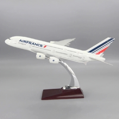 MINIATURA AVIÃO COMERCIAL RESINA